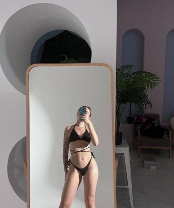 Опыт и креативность – моя визитная карточка. Умею удовлетворять мужчин, открывая им новые грани наслаждения. Разнообразие услуг, от романтического досуга до диких игр в постели – все включено! Уверена, что подарю вам незабываемые эмоции. Сердечные отзывы и фото на сайте. Жду вас в Москве для незабываемых встреч! 💋 18, 19 лет