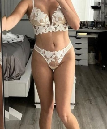 В моих объятиях ты ощутишь настоящий праздник страсти. Живу я в прекрасной Москве, где готова окунуть тебя в мир наслаждения. У меня есть несколько специальных услуг, которые точно подарят тебе незабываемые ощущения 😏💋 Отзывы моих клиентов говорят сами за себя - они оценили мою чуткость и профессионализм. На фото я, безумно сексуальная, воплощение твоих фантазий. Разреши мне быть твоей сказочной проституткой на ночь, и ты сразу почувствуешь, что тебе выпала уникальная возможность. Доверься мне и я покажу тебе непревзойденную сторону удовольствия. Жду тебя уже с нетерпением! 😉🔥 10752, 21 год