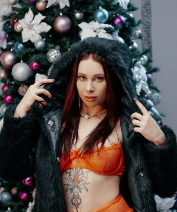 В моем обаятельном обществе ты найдешь настоящую страсть и нежность. У меня есть все, чтобы превратить встречу в незабываемый праздник – интеллект, чувственность и отличное чувство юмора. Мы проведем время с удовольствием, наслаждаясь взаимной близостью и нежными прикосновениями. Мои услуги полны сюрпризов и удовольствий – от расслабляющего массажа до страстного эротического танца. 🌟
Моя фотография говорит сама за себя – я создана для моделирования грез и фантазий. Откровенность и абсолютно конфиденциальная атмосфера – залог моего сервиса. Только позитивные отзывы и благодарность от моих довольных клиентов. Я живу и принимаю в Москве, так что не упусти возможность насладиться моей прекрасной компанией. Позвони мне и мы разыграем самые горячие фантазии в реальность! 😉🔥 2557, 26 лет